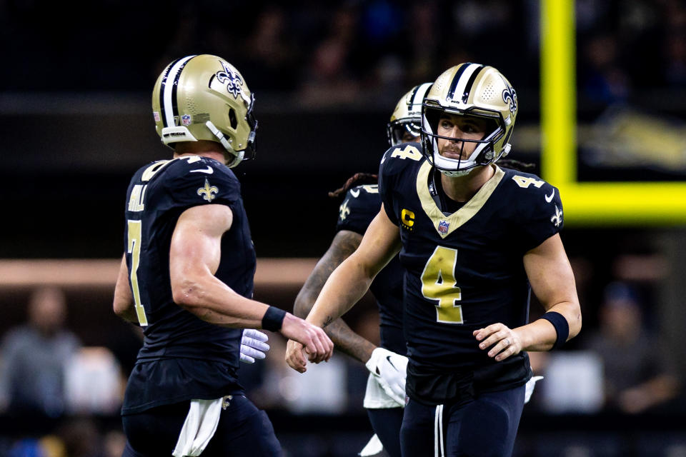 New Orleans Saints quarterback Derek Carr (4) talks to quarterback Taysom Hill (7). Mandatory Credit: Stephen Lew-USA TODAY Sports