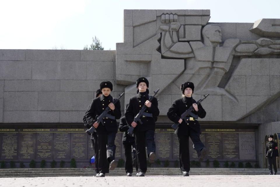 Russian personnel wield guns in Sevastopol's Nakhimova Square in Russian-occupied Crimea on March 19, 2023. (Photo by Vladimir Aleksandrov/Anadolu Agency via Getty Images)