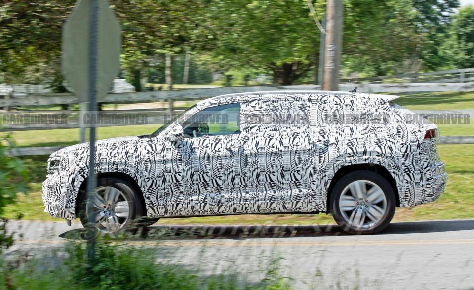 View Photos of the 2020 Volkswagen Atlas Cross Sport