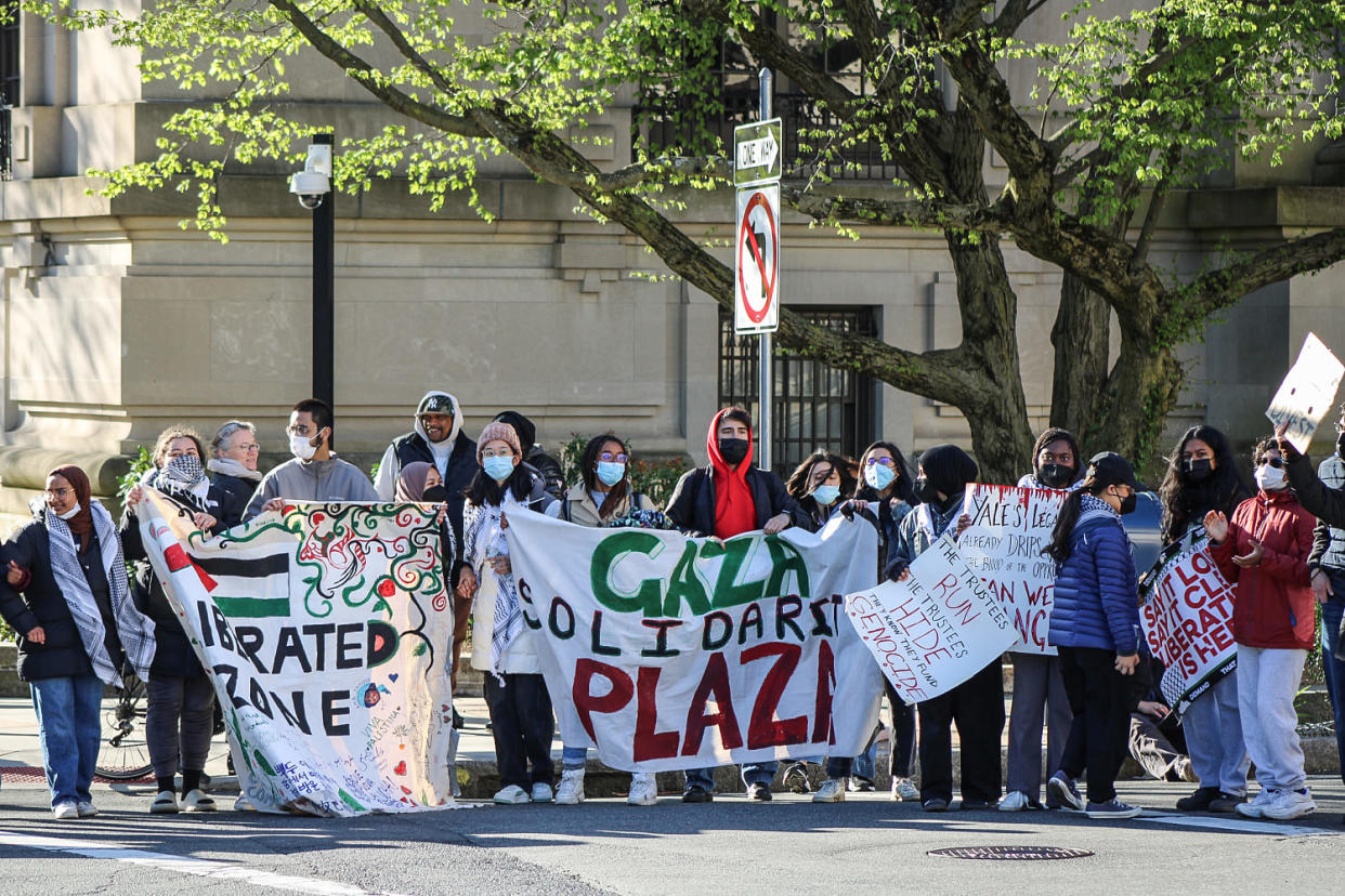 After a third night of camping out, Police officers arrested protesters in support of the Palestinian cause  on Yale University’s campus on April 22, 2024. (Samad Hakani / Yale Daily News)