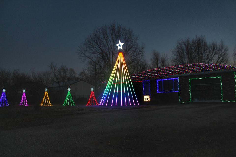 Located at 689 W. Main St. in Fordland, this modern light show features music and lights that dance to everyone's favorite songs. Featuring a 20-foot tall pixel tree, it's fun for the whole family. Tune in to radio station 89.7 while taking in the display.