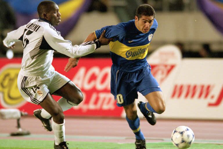 En Tokio, Riquelme armó un show de pisadas; uno que lo sufrió, Geremi