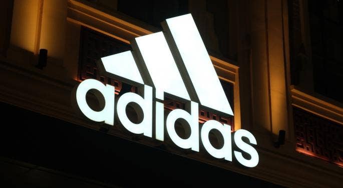 Adidas impresiona con ventas récord, las acciones de Nike luchan