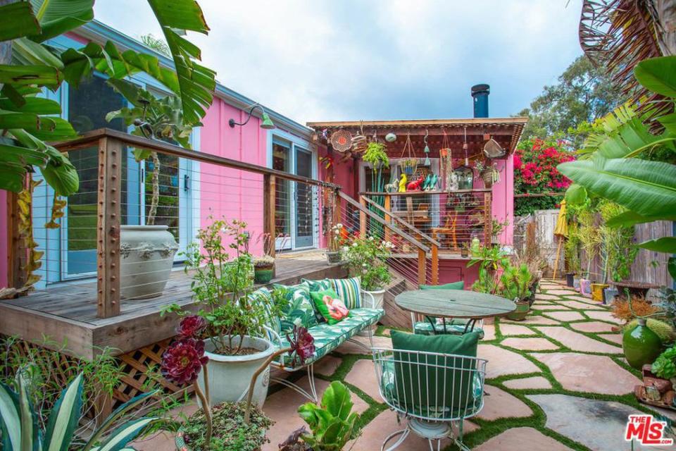 <div class="inline-image__caption"><p>This is no “little black dress” of family homes. It is a hot pink creative wonderland the likes of which could have only been conjured by the mind of a true original, the cotton candy queen of camp, the one and only, Betsey Johnson.</p></div> <div class="inline-image__credit">Trulia</div>