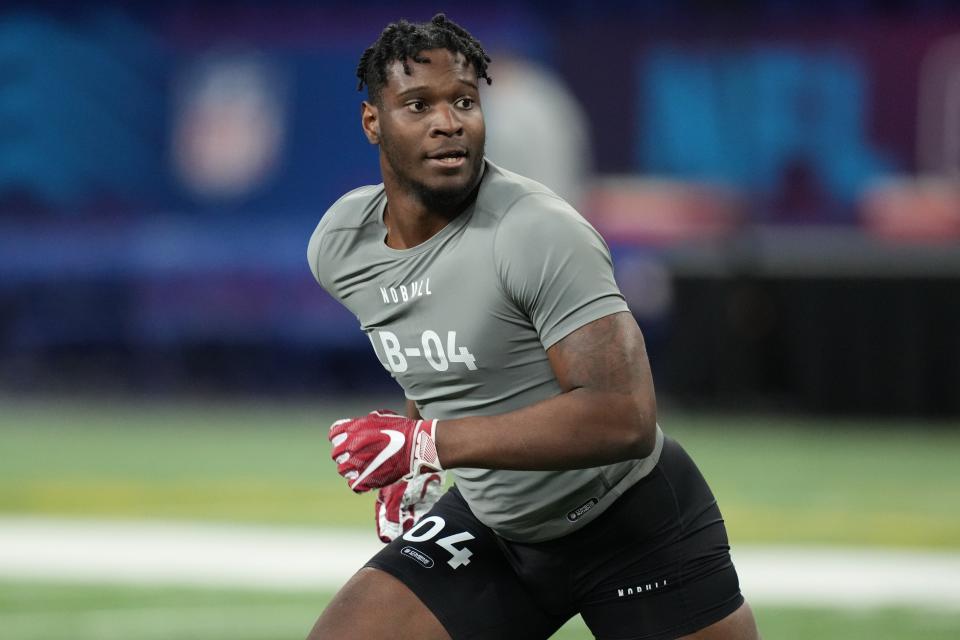 Feb 29, 2024; Indianapolis, IN, USA; Alabama linebacker Chris Braswell (LB04) works out during the 2024 NFL Combine at Lucas Oil Stadium. Mandatory Credit: Kirby Lee-USA TODAY Sports