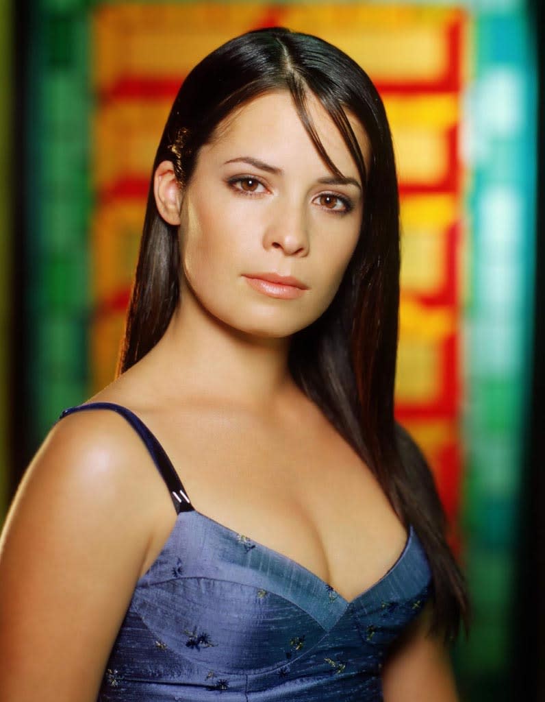 <p>Holly Marie Combs incarne Piper, la soeur capable de « figer le temps », comme sa mère. </p><br>