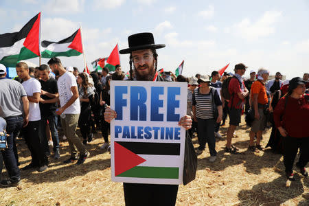 A demonstrator takes part in a rally of Israeli Arabs calling for the right of return for refugees who fled their homes during the 1948 Arab-Israeli War, near Atlit, Israel April 19, 2018. REUTERS/Ammar Awad