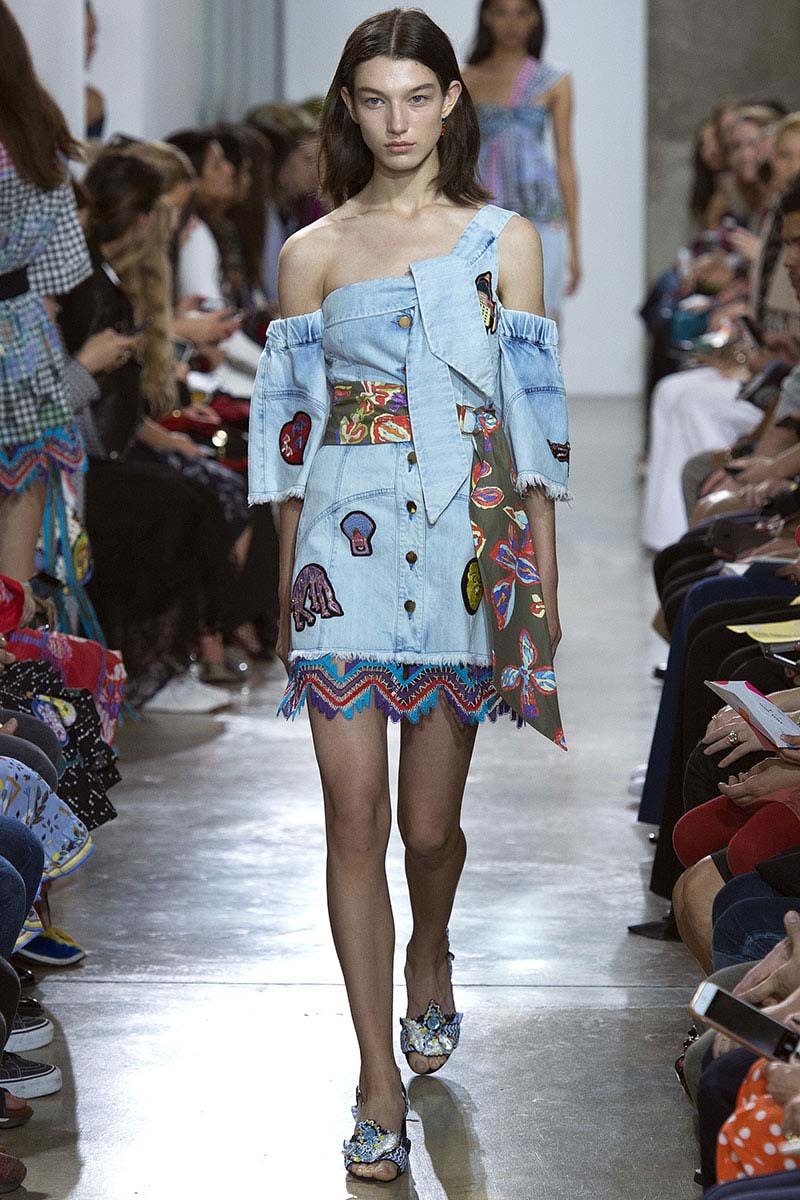 A model at the Peter Pilotto September 2017 runway show in London. (Photo: Getty Images)