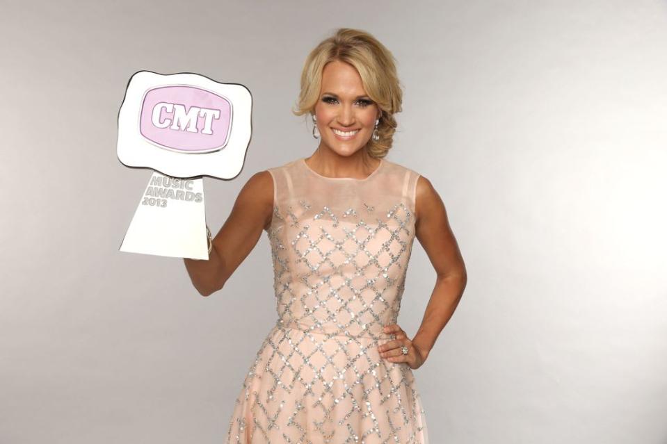 carrie underwood cmt awards 2013