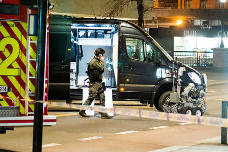 Police have block a area in central Oslo and arrested a man after the discovery of "bomb-like device", in Oslo, Norway April 8, 2017. Fredrik Varfjell/NTB Scanpix via REUTERS