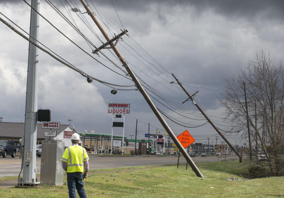 Crews begin work on damaged power lines on Hinkleville Road in Paducah, Kentucky on Thursday, March 14, 2019. (Ellen O'Nan/The Paducah Sun via AP)