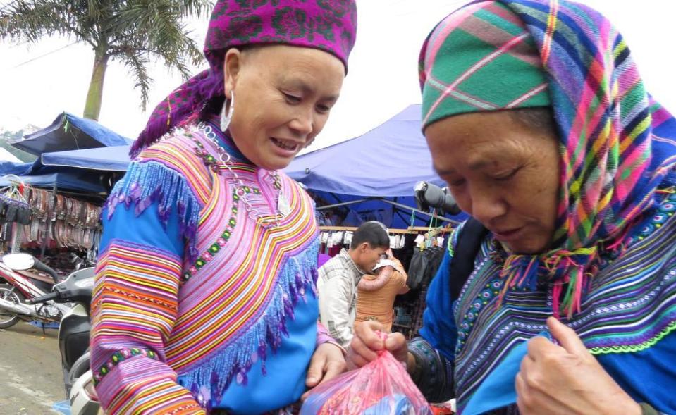 Flower Hmong traders are hard to miss with their distinctive clothing.