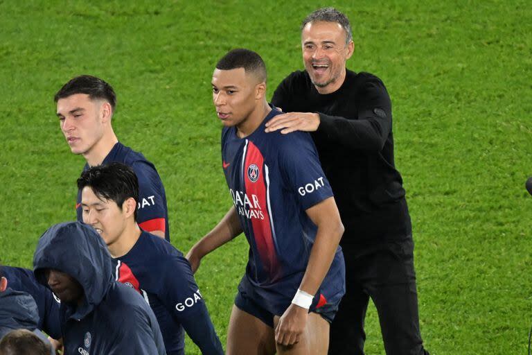 PSG, en un estupendo presente de Kylian Mbappé, intentará continuar en la punta de la Ligue 1 al recibir a un adversario fuerte, Monaco, que marcha tercero.
