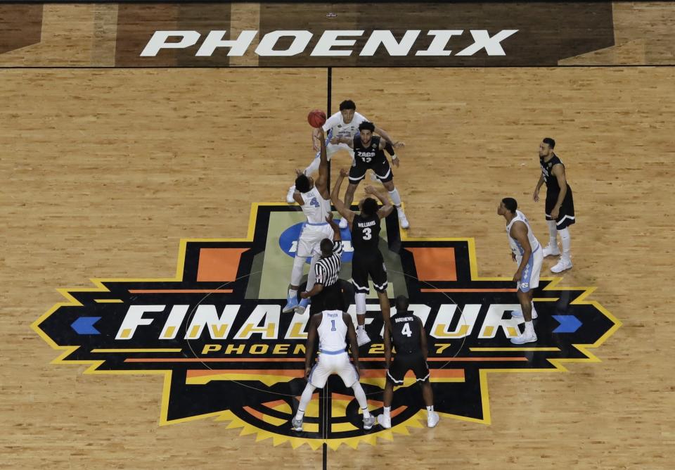 <p>North Carolina’s Isaiah Hicks (4) and Gonzaga’s Johnathan William (3) battle for the possession of the ball at tipoff during the first half in the finals of the Final Four NCAA college basketball tournament, Monday, April 3, 2017, in Glendale, Ariz. (AP Photo/Morry Gash) </p>