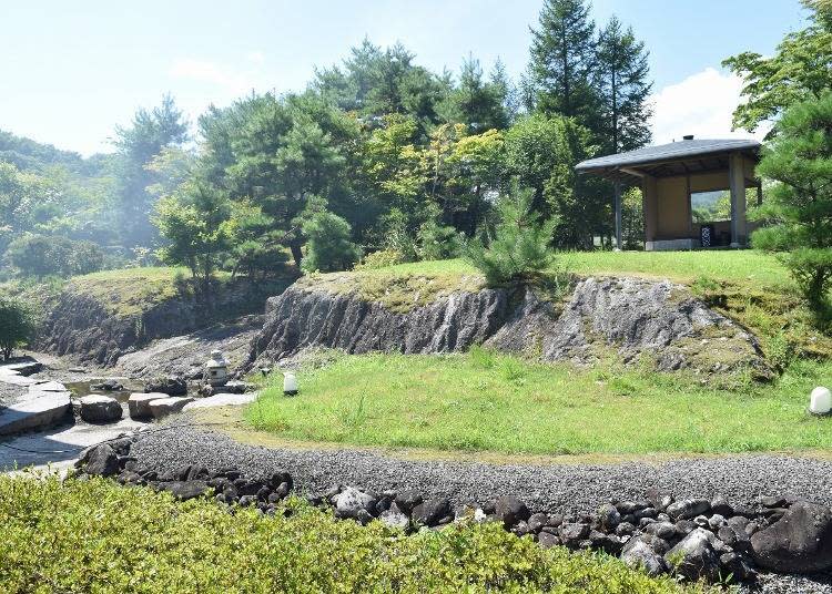 推薦可到旅館園區內的庭園與山路散步