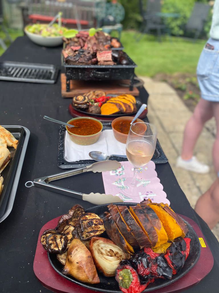 Al servicio de catering lo sumó en 2017 ya que Canto tenía en claro que a los ingleses les gustaba el asado argentino.