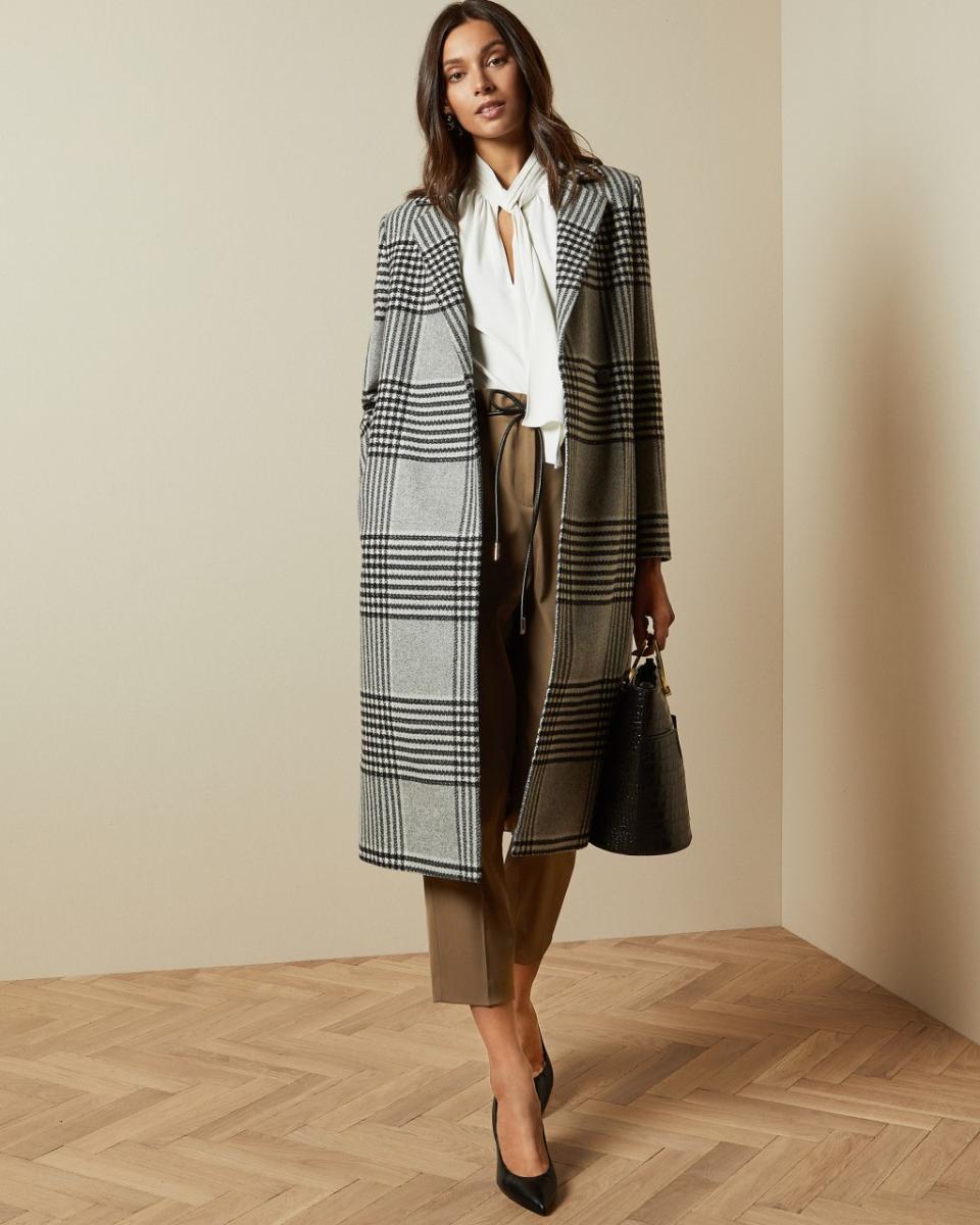 Tendance manteau femme : le manteau à carreaux