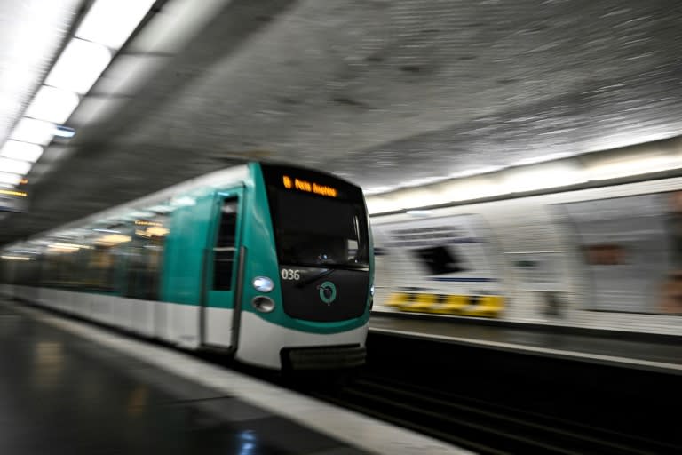 Les négociations pour les primes JO accordées aux conducteurs du métro et du RER de la RATP se sont achevées mercredi avec une proposition de prime de 1.600 euros pour les agents qui travailleront du 22 juillet au 8 septembre (JULIEN DE ROSA)