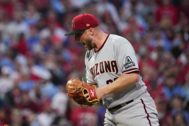 Diamondbacks stun Phillies, even up NLCS with Kimbrel meltdown