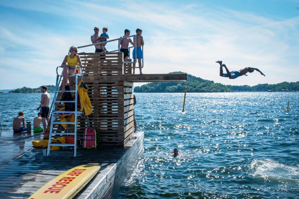 Diving into the Oslo Fjord on a warm day (Visit Oslo)