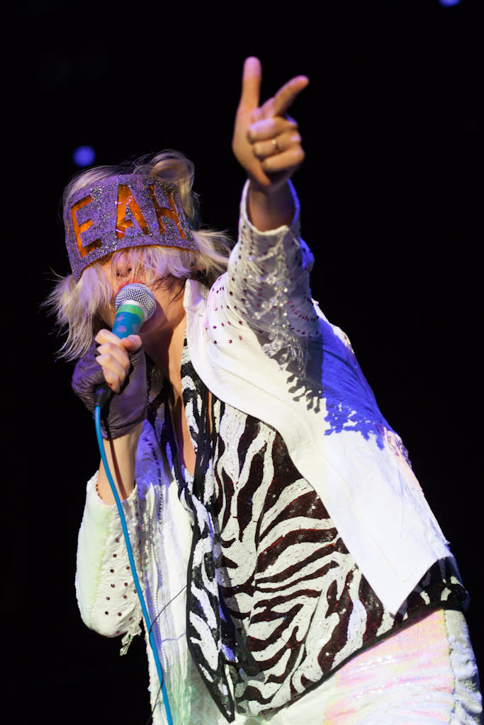 Karen O's fashiony moment with YYY mask. Big Night Out 2013 (Photo by Niña Sandejas)