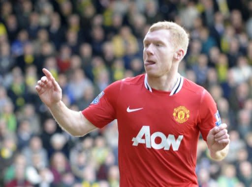 Manchester United's Paul Scholes (L) celebrates after scoring a goal during the Premier League match against Norwich City on 26 February. Scholes had given United an early lead but that was cancelled out in the 83rd minute by a fine strike by Norwich captain Grant Holt