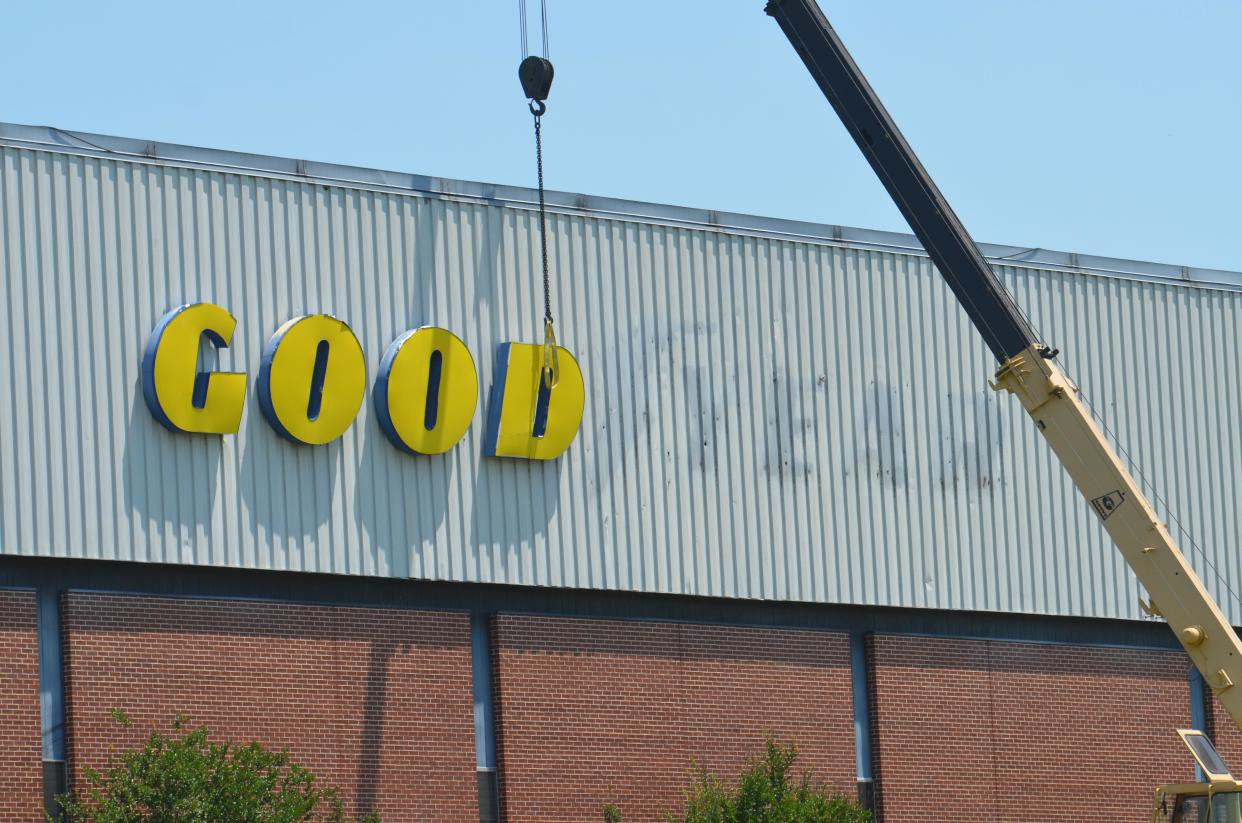 Crews work in May 2020 to remove the Goodyear logo from the company's Gadsden plant that shut down in April 2020 after more than 91 years in operation. (Haley Rodgers/The Gadsden Times/File)
