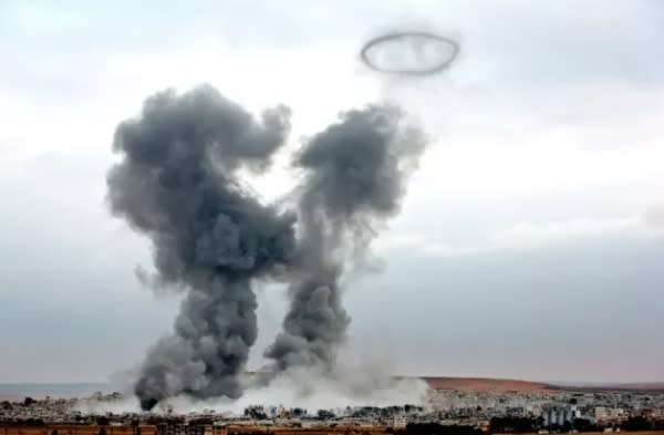 在敘利亞的美軍基地遭到15枚火箭彈攻擊，造成多人死傷。   圖 : 翻攝自推特