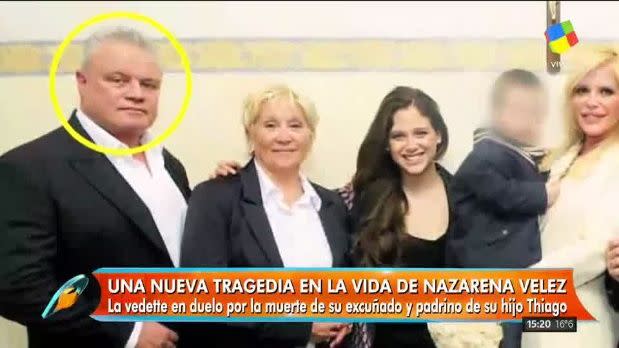 El padrino de Thiago, Norberto Condoleo, en una postal familiar junto a Nazarena y su familia. Foto: captura Américatv.com.ar.