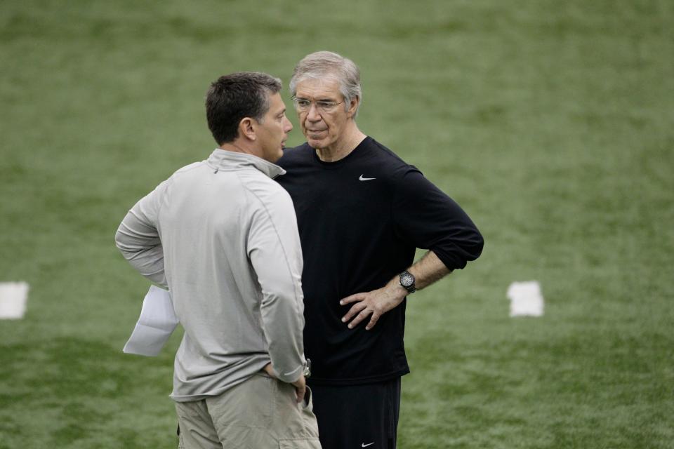Detroit Lions defensive coordinator Gunther Cunningham, right, talks with head coach Jim Schwartz at an NFL football practice in Allen Park, Mich., Tuesday, May 29, 2012.