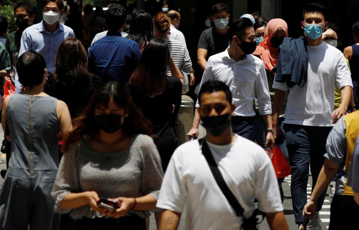 Office workers spend their lunch breaks at the central business district during the coronavirus disease (COVID-19) outbreak in Singapore, September 8, 2021. REUTERS/Edgar Su