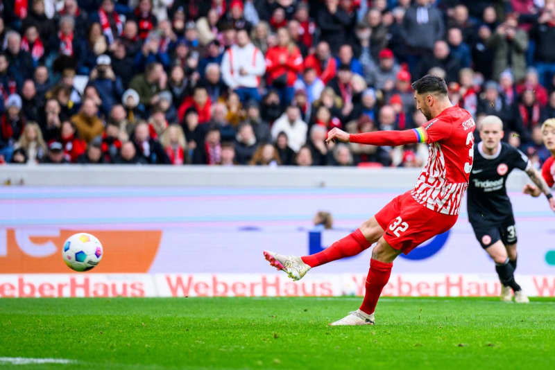 Freiburg's Vincenzo Grifo scores his side's second goal of the game during the German Bundesliga soccer match between SC Freiburg and Eintracht Frankfurt at Europa-Park Stadium. Tom Weller/dpa