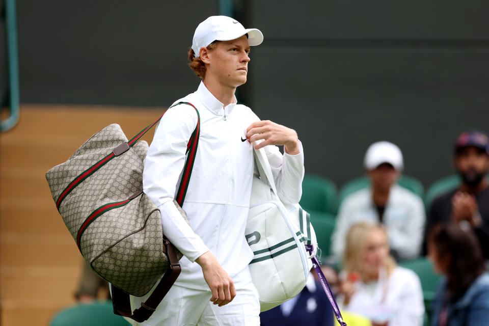 Jannik Sinner und seine Gucci-Tasche. (Bild: Clive Brunskill/Getty Images)