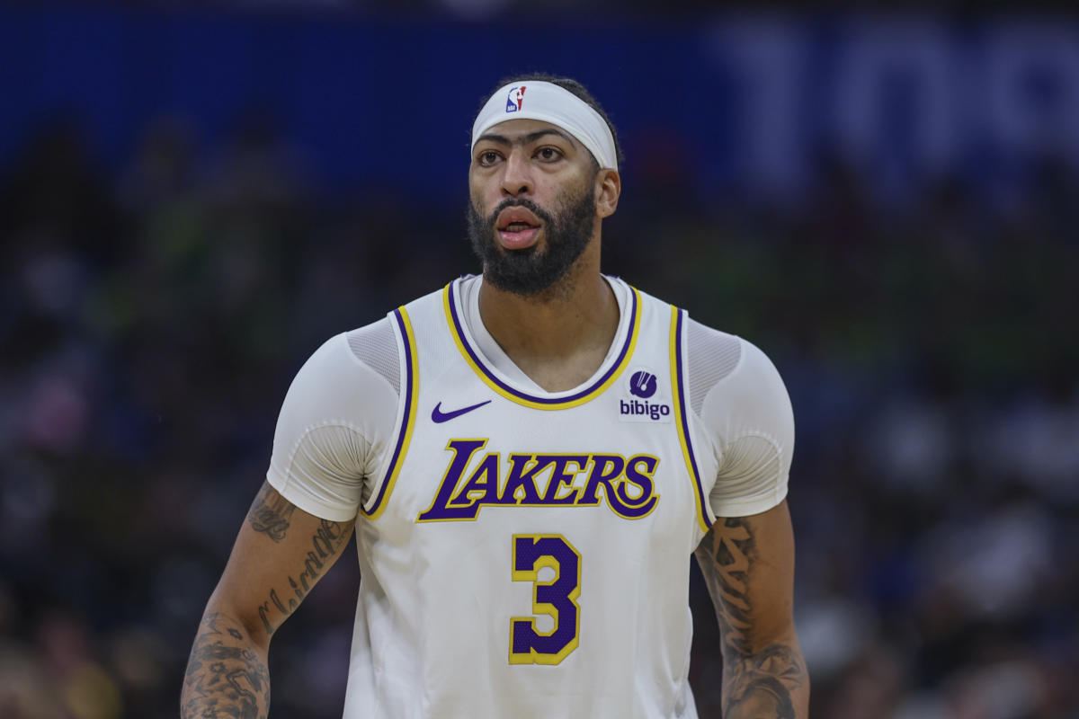 Lakers’ Anthony Davis and Grizzlies’ Santi Aldama receive double technicals for shoving match