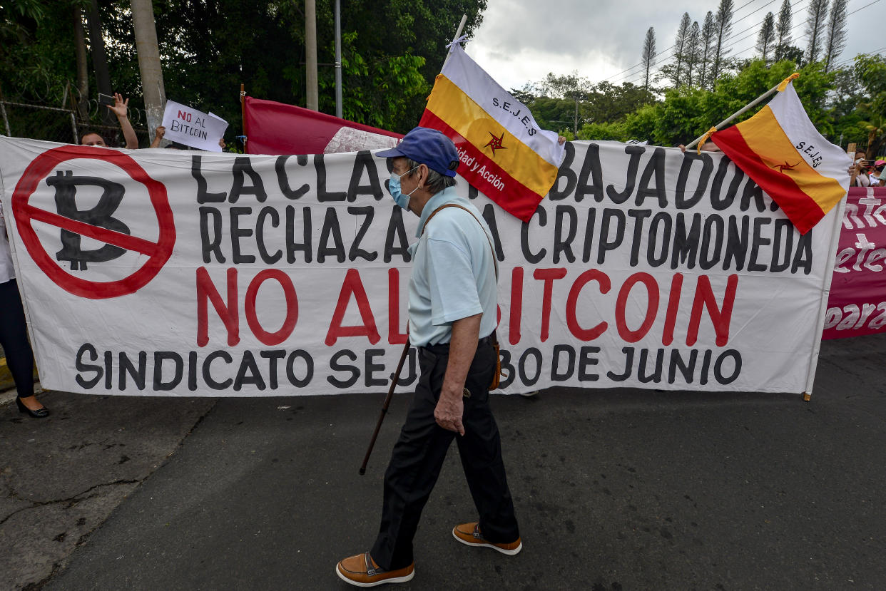 Many Salvadorans think that the move is a 'scam for money laundering and will make us a tax haven for Bitcoin millionaires.' Photo: Camilo Freedman/Aphotografia/Getty