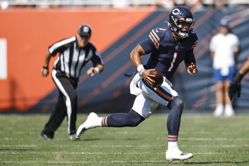 Chicago Bears quarterback Justin Fields (1)