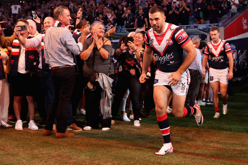 James Tedesco runs onto the field.