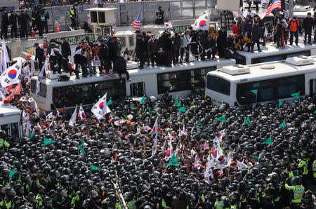 Protesters supporting South Korean President Park Geun-hye scuffle with riot policemen near the Constitutional Court in Seoul, South Korea March 10, 2017. Yonhap/via REUTERS