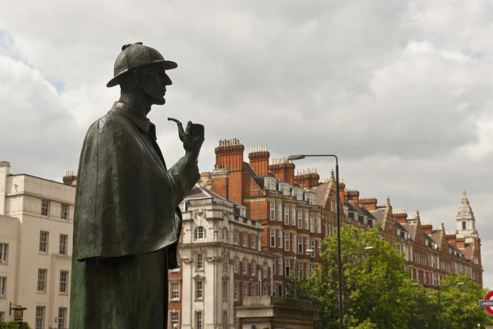 Eine Sherlock-Statue an der Baker Street Station (Bild: Getty)