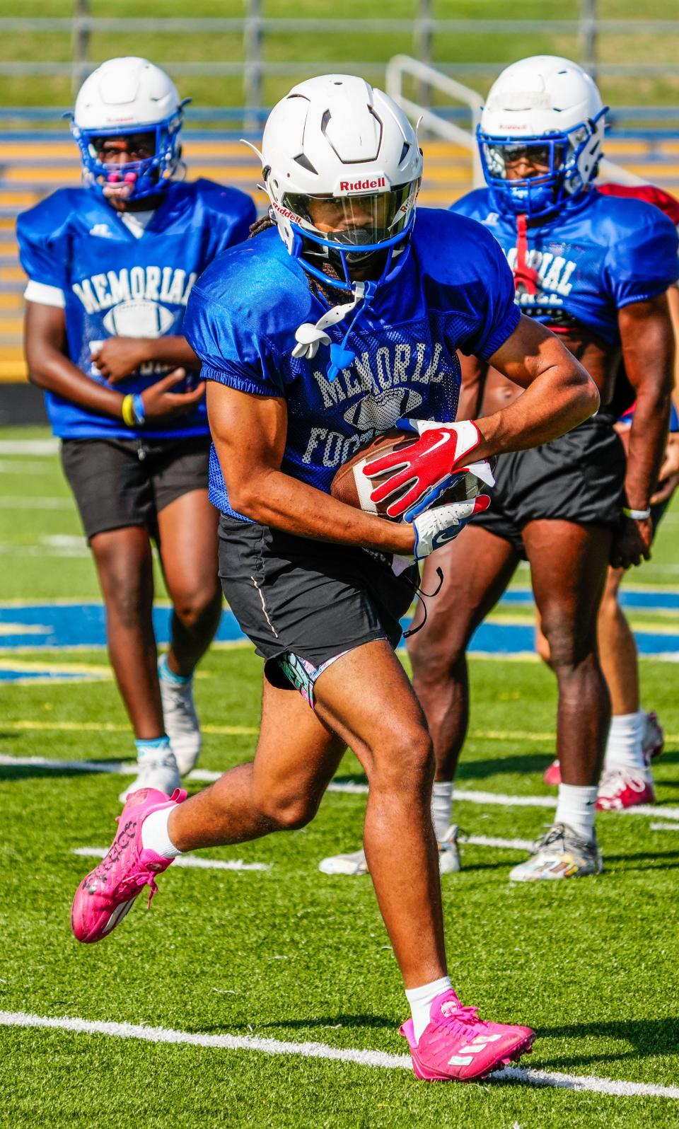 Running back Corey Smith returns for a final season for powerhouse Catholic Memorial after back-to-back seasons of 1,100-plus yards and 18-plus touchdowns on the ground. Smith is a Penn State commit.