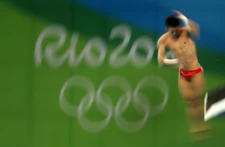 2016 Rio Olympics - Diving - Men's 10m Platform Final - Maria Lenk Aquatics Centre - Rio de Janeiro, Brazil - 20/08/2016. Chen Aisen (CHN) of China competes. REUTERS/Pilar Olivares