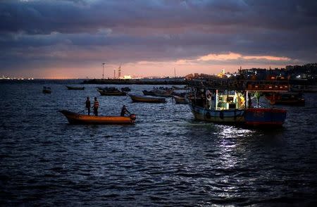 Palestinian fishermen ride their boats as they return from fishing at the seaport of Gaza City early morning September 26, 2016. Picture taken September 26, 2016. REUTERS/Mohammed Salem