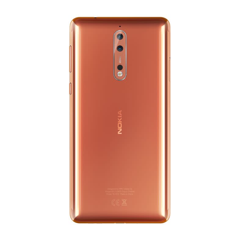 Nokia 8此次推出「緞面藍」與「光箔銅」兩色，單機建議售價為台幣15,990元，緞面藍於今日（9月26日）下午4點起至9月29日下午6點開放預購，「光箔銅」將於11月起開賣。 光箔銅背面