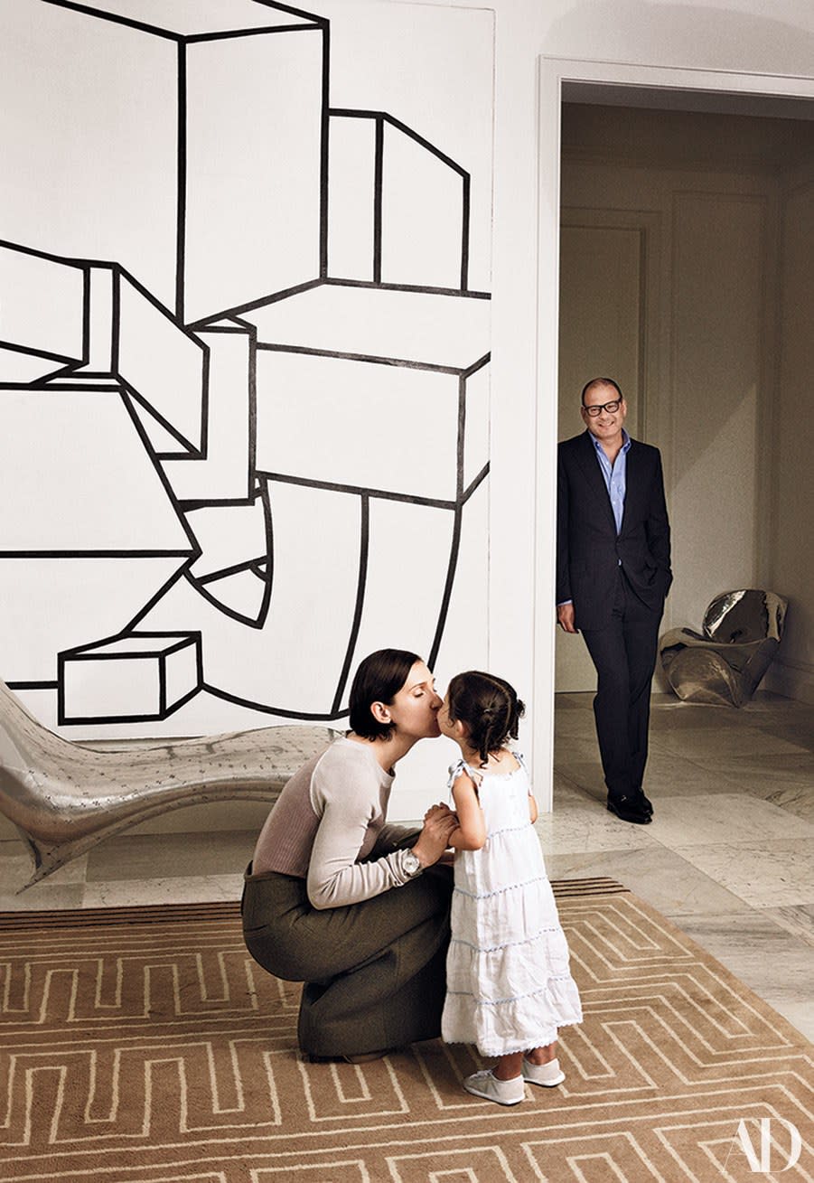 Reed, Delphine, and daughter Lily at home in Manhattan (Vogue, 2010). Al Held painting; Lockheed lounge by Marc Newson.