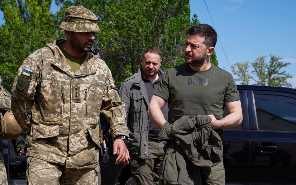 Ukrainian President Volodymyr Zelensky chats to soldiers during his visit to the front line in Zaporizhzhia - UKRAINIAN PRESIDENTIAL PRESS SERVICE