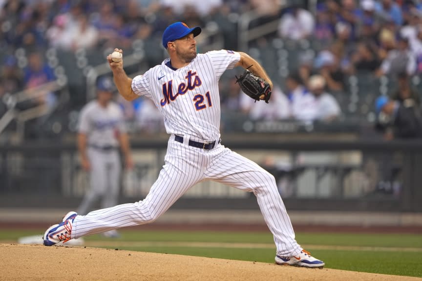 New York Mets pitcher Max Scherzer (21) delivers a pitch against the Los Angeles Dodgers during the first inning at Citi Field.