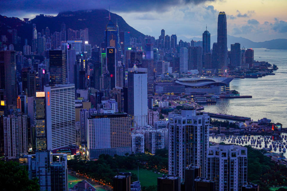 報道指，商界流行以「冬眠」形容香港市場