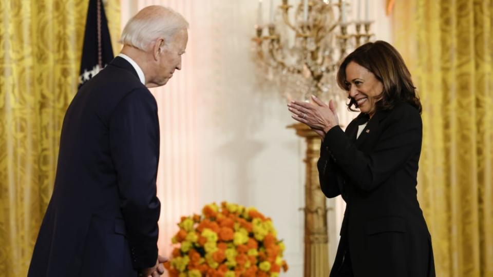 President Joe Biden (left) looks to Vice President Kamala Harris (right) during a White House reception on Oct. 24 celebrating the Hindu religious festival Diwali. Democratic presidential candidate Marianne Williamson said the Biden-Harris administration has taken commendable action, but not “radical FDR-type stuff.” (Photo: Anna Moneymaker/Getty Images)