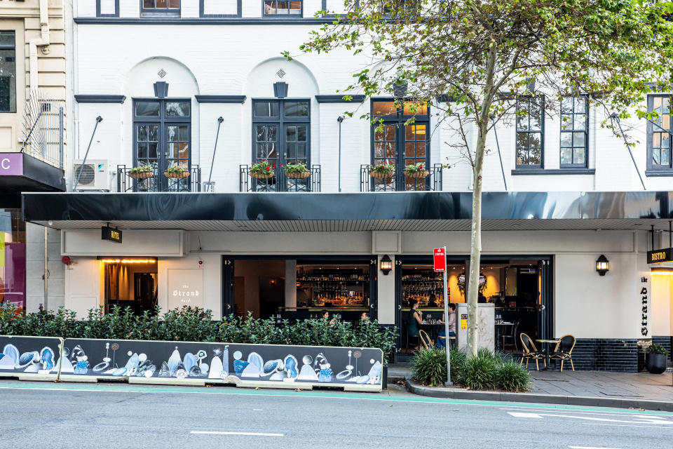 The Strand Hotel is in the heart of the city, situated in Darlinghurst. 