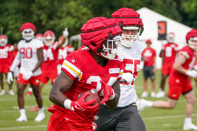 VIDEO: Chiefs RB Deneric Prince finishes tough run with shoulder